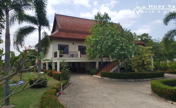 #3079   CHARACTER COUNTRY HOUSE WITH POOL & VIEWS IN LARGE GROUNDS