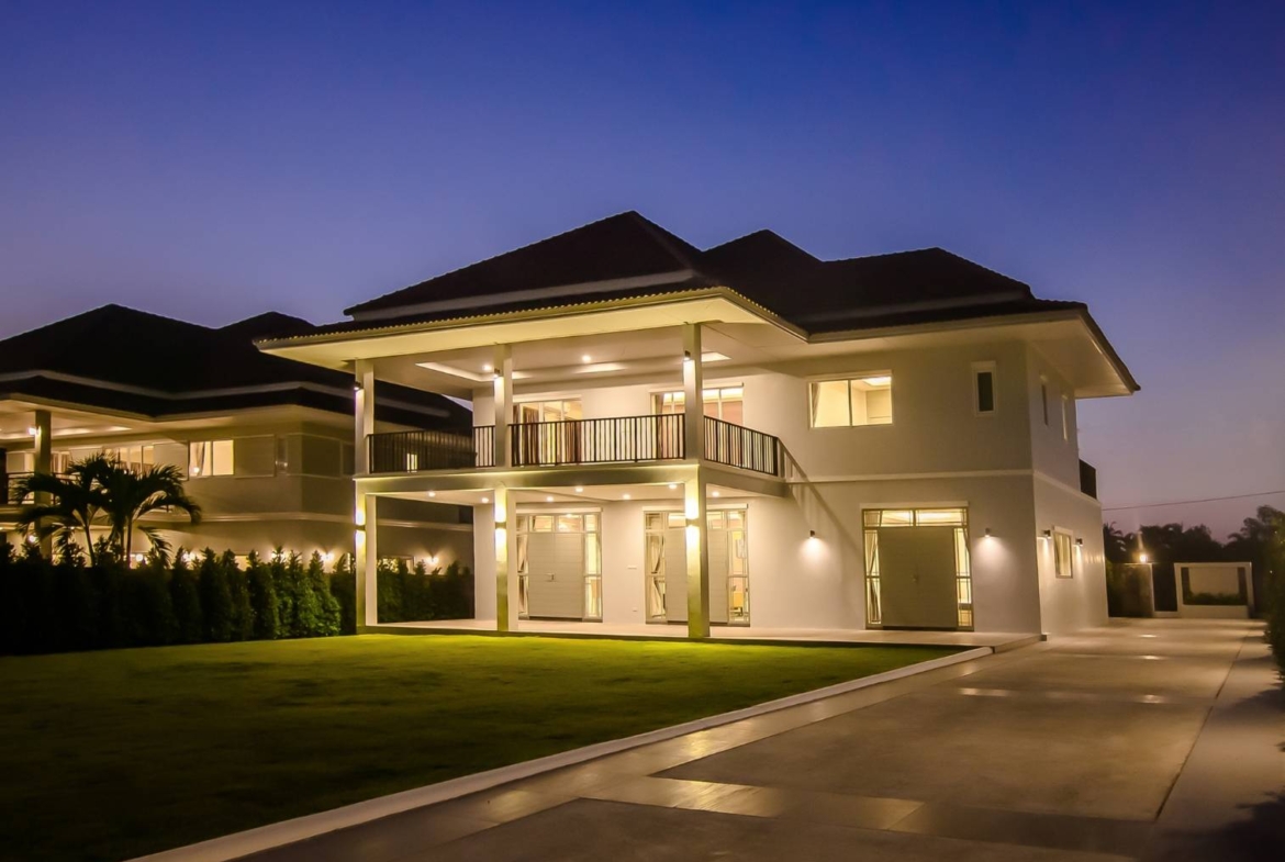 SOLE AGENCY PHOENIX GOLD VILLAS – 3 SPACIOUS REFURBISHED VILLAS OF 388 SQUARE METRES EACH. GREAT GOLF COURSE VIEWS AND BEYOND