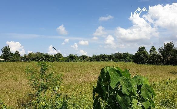 #1264  Huay Yai   10 rai in quiet location with klongside approach.