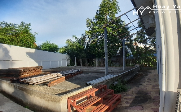 #3173  Commercial Property for renovation on Soi 27, Huay Yai | 1,752m² Plot
