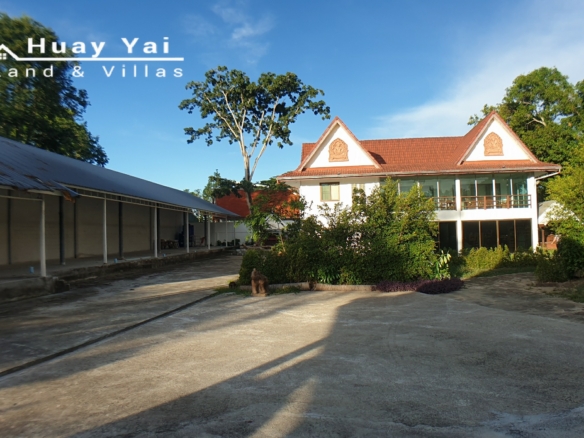 #3173  Commercial Property for renovation on Soi 27, Huay Yai | 1,752m² Plot