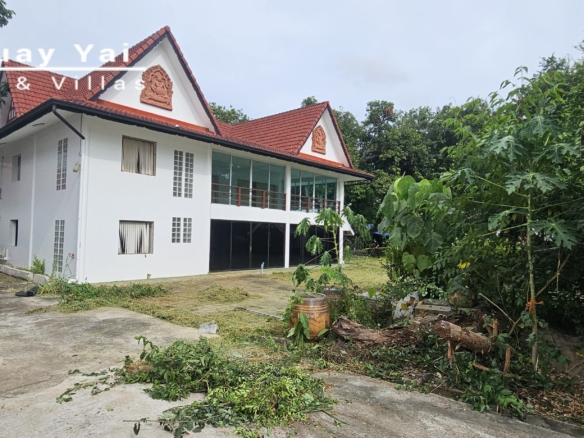 #3173  Commercial Property for renovation on Soi 27, Huay Yai | 1,752m² Plot