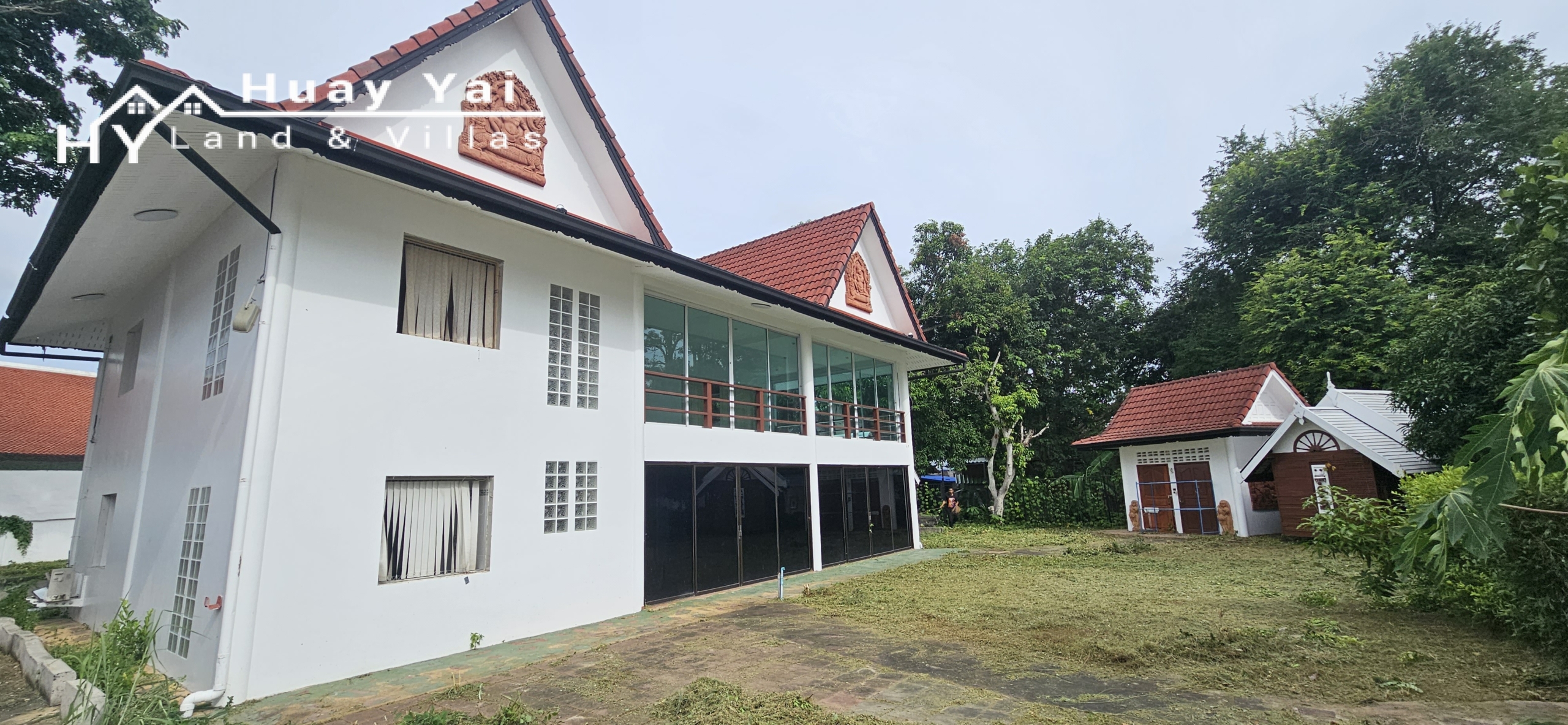 #3173  Commercial Property for renovation on Soi 27, Huay Yai | 1,752m² Plot