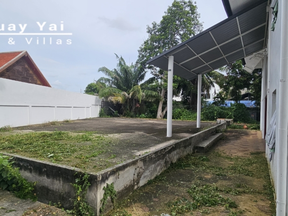 #3173  Commercial Property for renovation on Soi 27, Huay Yai | 1,752m² Plot