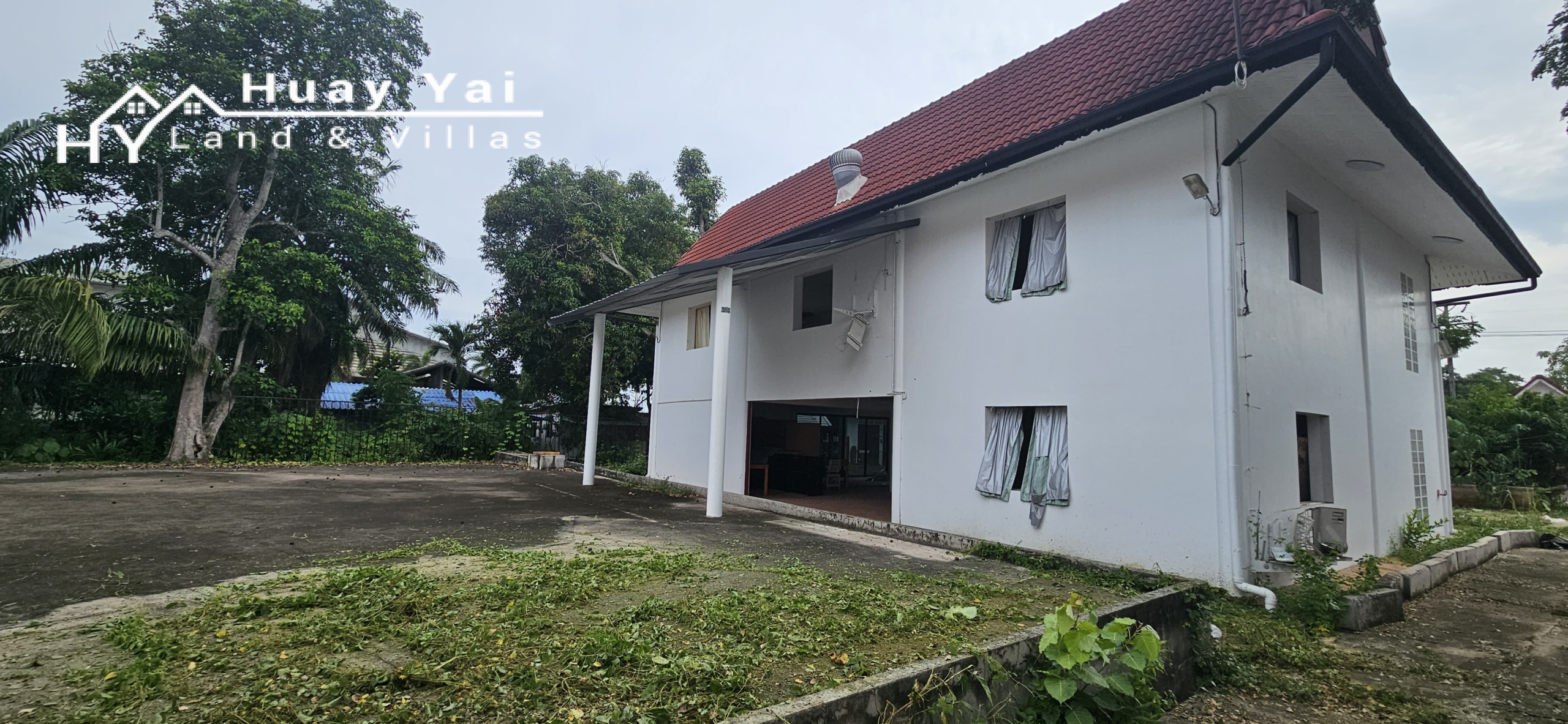 #3173  Commercial Property for renovation on Soi 27, Huay Yai | 1,752m² Plot