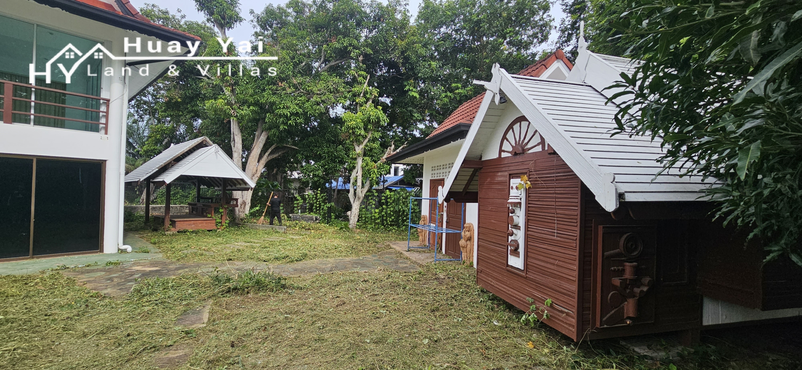 #3173  Commercial Property for renovation on Soi 27, Huay Yai | 1,752m² Plot