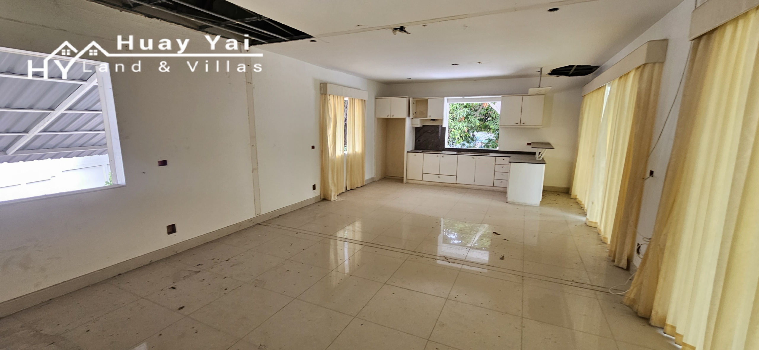 #3173  Commercial Property for renovation on Soi 27, Huay Yai | 1,752m² Plot