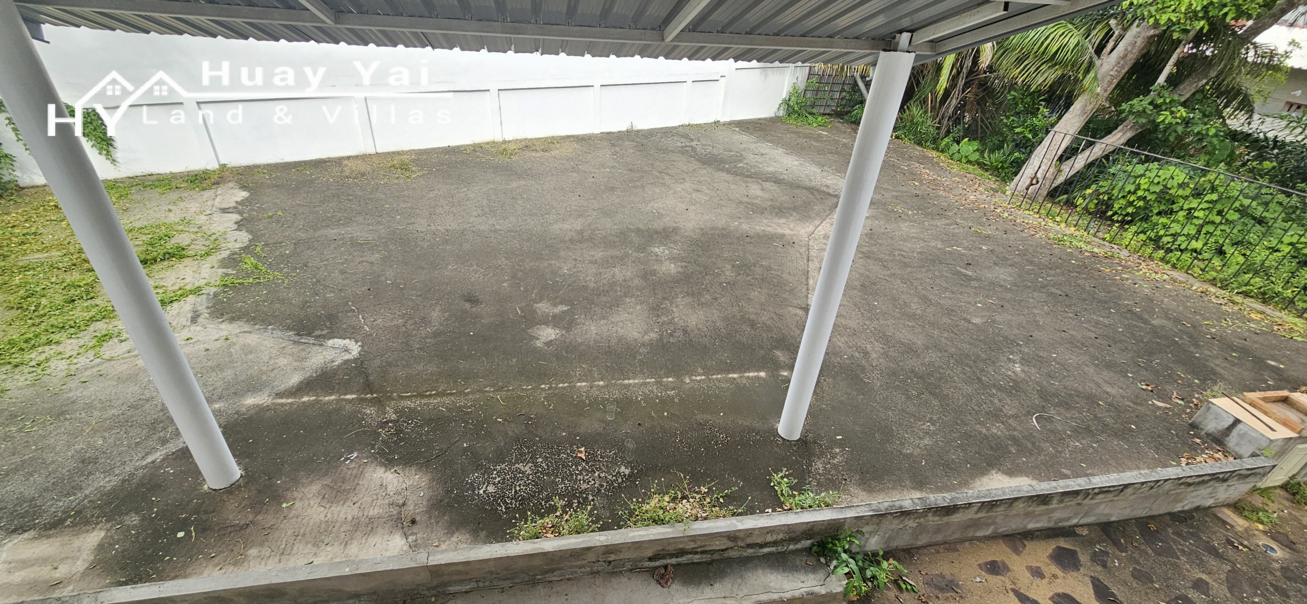 #3173  Commercial Property for renovation on Soi 27, Huay Yai | 1,752m² Plot