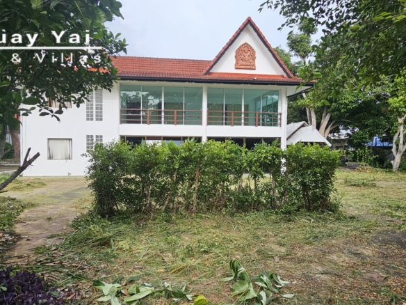 #3173  Commercial Property for renovation on Soi 27, Huay Yai | 1,752m² Plot