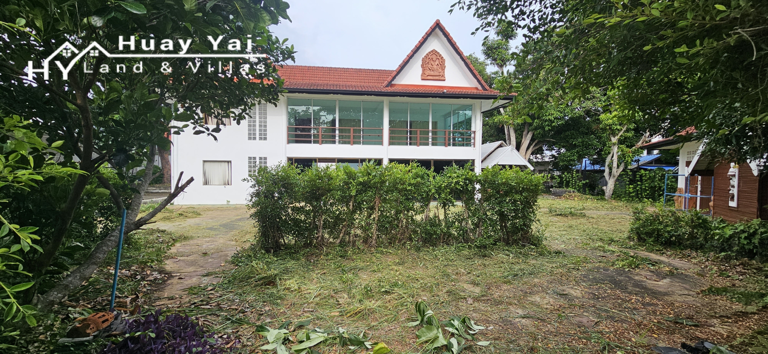 #3173  Commercial Property for renovation on Soi 27, Huay Yai | 1,752m² Plot