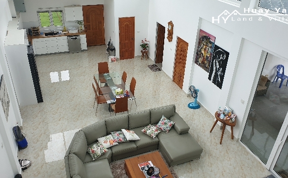#3197   Beautifully presented large modern Country House  