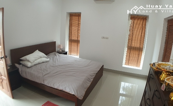 #3197   Beautifully presented large modern Country House  