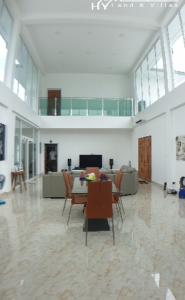 #3197   Beautifully presented large modern Country House  
