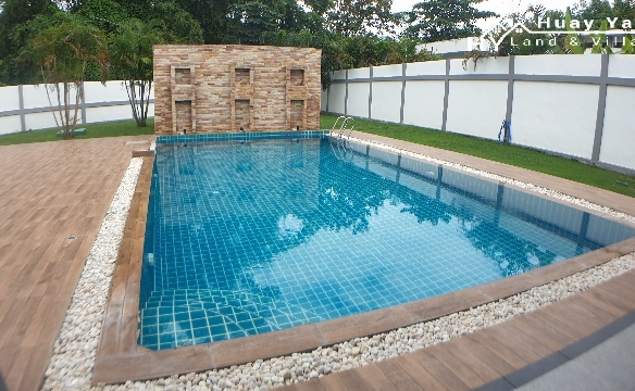 #3197   Beautifully presented large modern Country House  