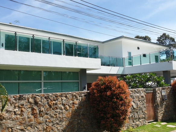 #3197   Beautifully presented large modern Country House  