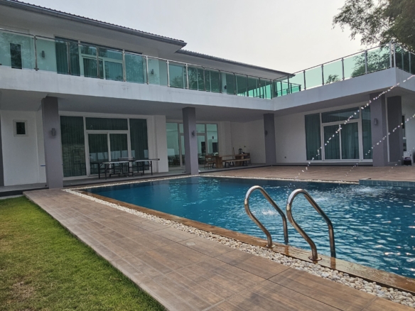 #3197   Beautifully presented large modern Country House  