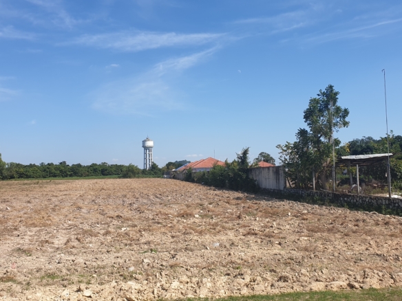 #1363   Flat level land on the city edge. Ideal for a villa development