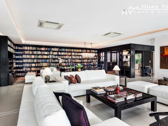 #3218    Exemplary refurbished pool villa beautifully presented throughout