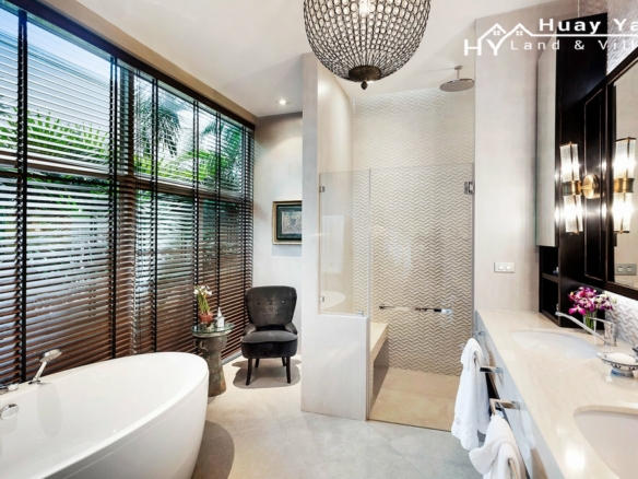 #3218    Exemplary refurbished pool villa beautifully presented throughout