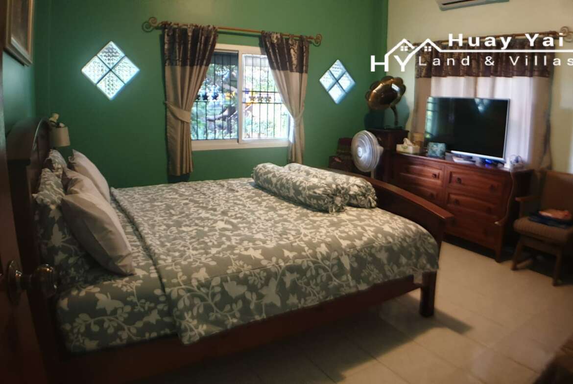 #3272     2 bedroom house and Thai house in quiet location with 1.5rai