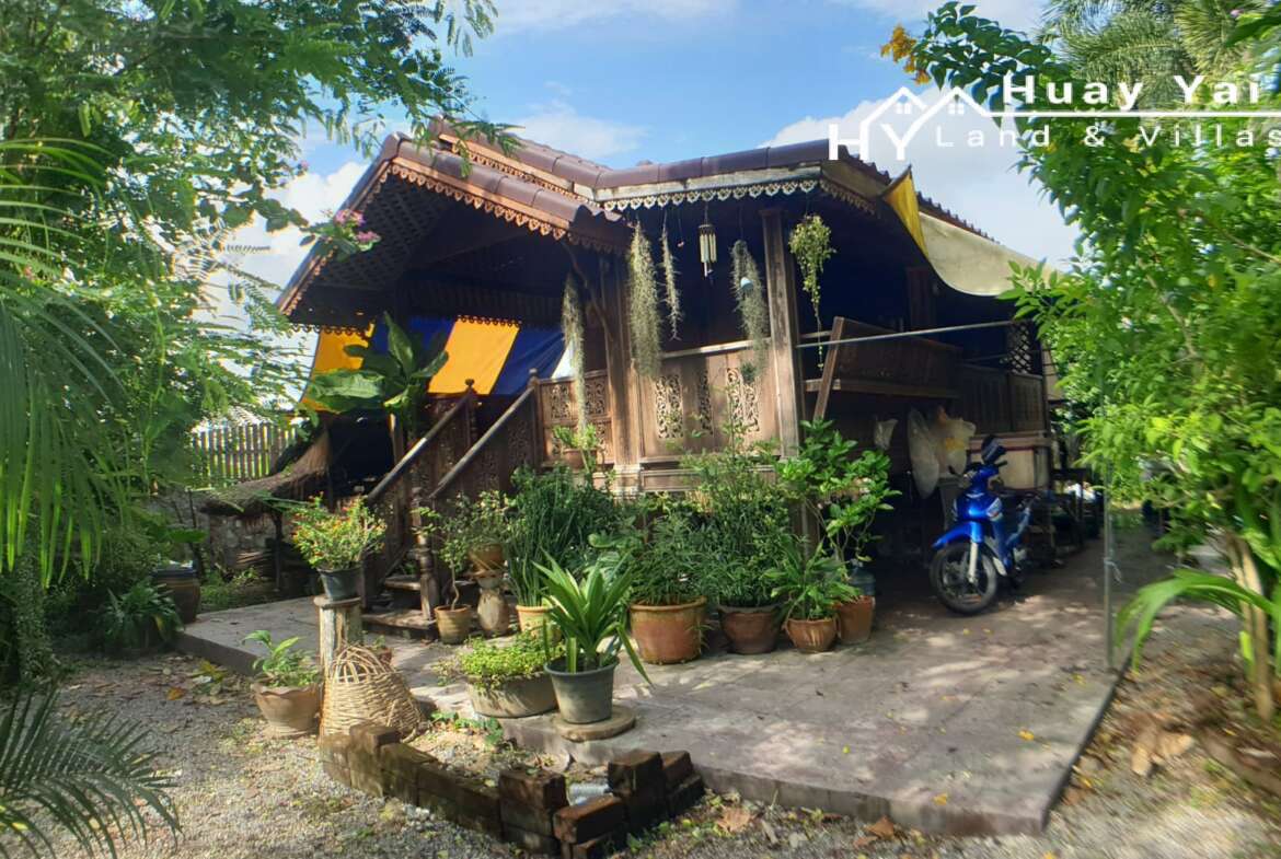 #3272     2 bedroom house and Thai house in quiet location with 1.5rai