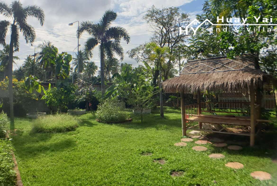 #3272     2 bedroom house and Thai house in quiet location with 1.5rai