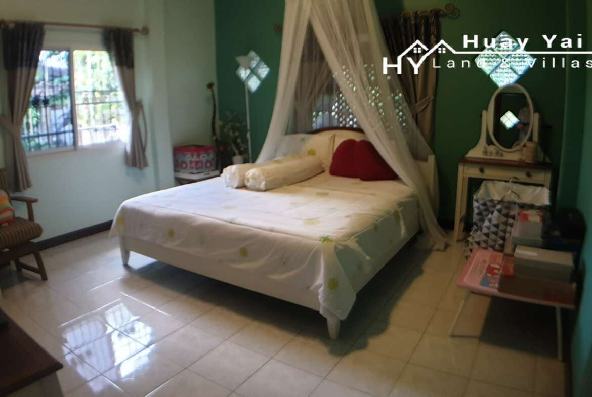 #3272     2 bedroom house and Thai house in quiet location with 1.5rai