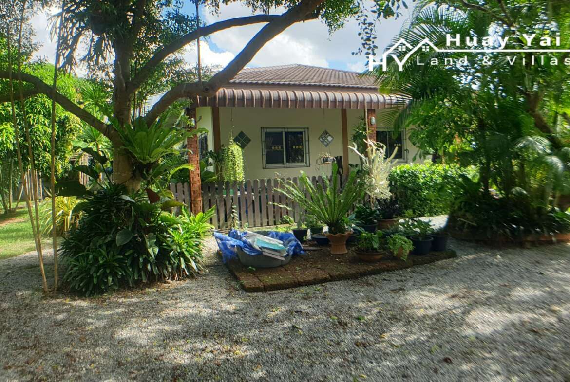 #3272     2 bedroom house and Thai house in quiet location with 1.5rai