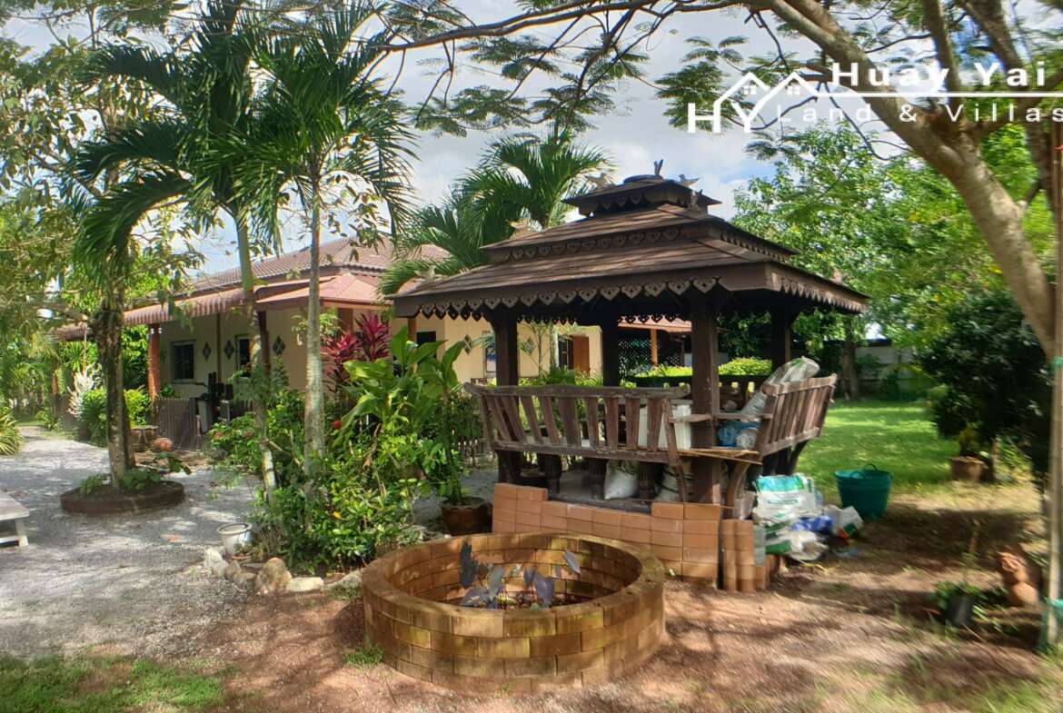 #3272     2 bedroom house and Thai house in quiet location with 1.5rai