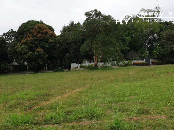 #B74   Phoenix Golf Course.  Premium Building plot close to the main entrance on attractive road