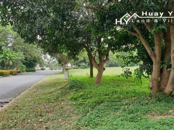 #B74   Phoenix Golf Course.  Premium Building plot close to the main entrance on attractive road