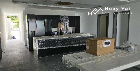 #3340  New luxury pool villa. Pattaya