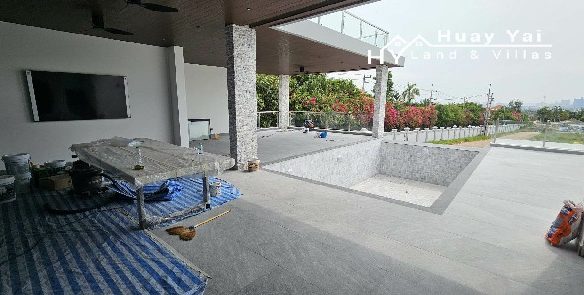 #3340  New luxury pool villa. Pattaya