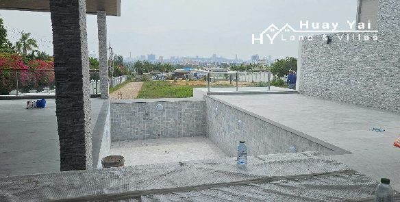 #3340  New luxury pool villa. Pattaya