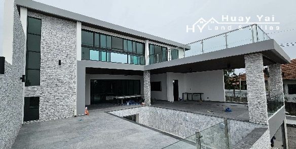 #3340  New luxury pool villa. Pattaya