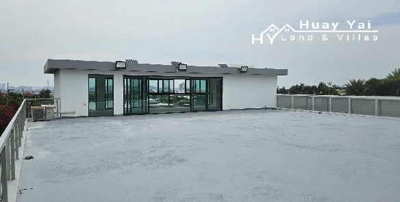 #3340  New luxury pool villa. Pattaya