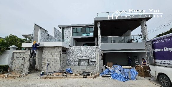 #3340  New luxury pool villa. Pattaya