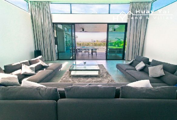 #3340  New luxury pool villa. Pattaya