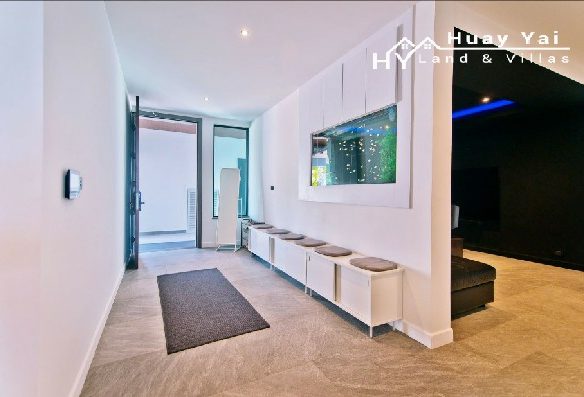 #3340  New luxury pool villa. Pattaya