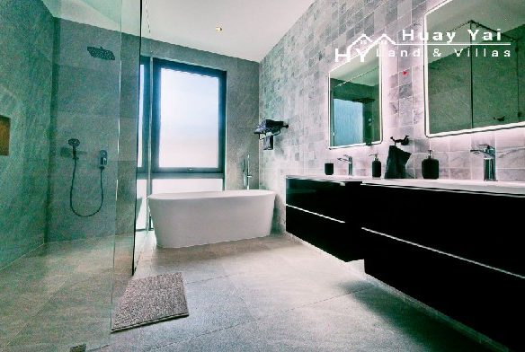 #3340  New luxury pool villa. Pattaya
