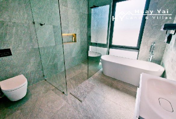 #3340  New luxury pool villa. Pattaya