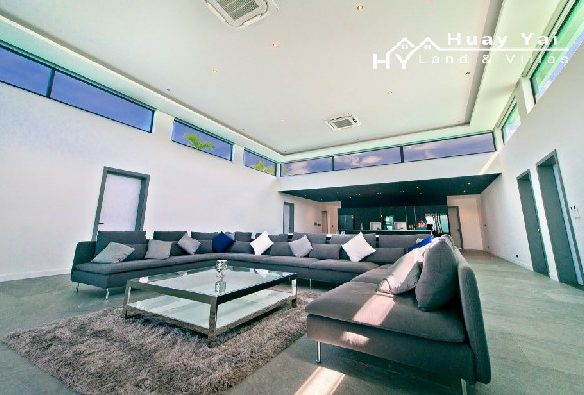 #3340  New luxury pool villa. Pattaya
