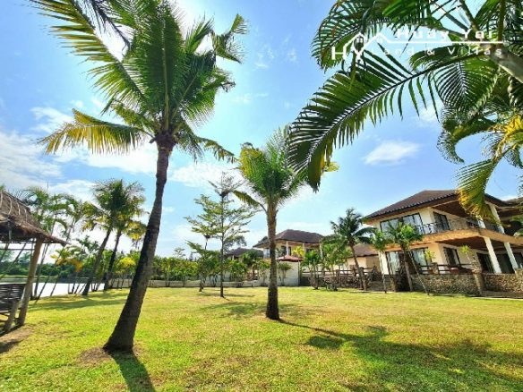 #3352    Spacious Lakeside Pool House in large plot in private estate