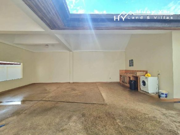 #3352    Spacious Lakeside Pool House in large plot in private estate