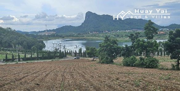 #1539  Sloping land over looking Silver Lake