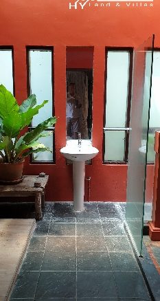 #3137   An oasis in the city. Character house in quiet walled garden