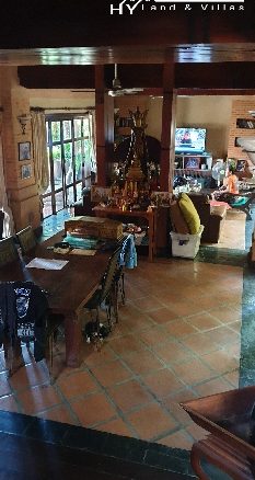 #3137   An oasis in the city. Character house in quiet walled garden
