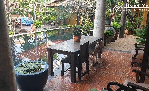 #3137   An oasis in the city. Character house in quiet walled garden