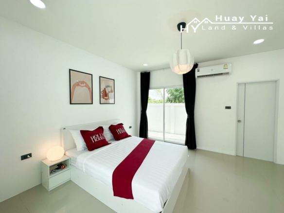 #3415 Ideal refurbished AirBnB house adjoining a lake & fitness park or work from home with office