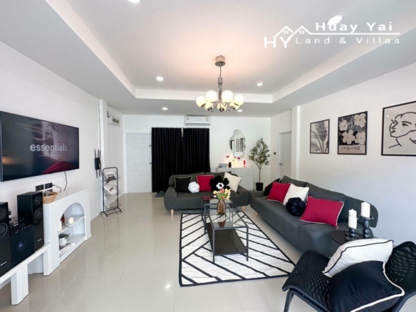 #3415 Ideal refurbished AirBnB house adjoining a lake & fitness park or work from home with office